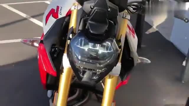 2020宝马新车F900R，双缸引擎