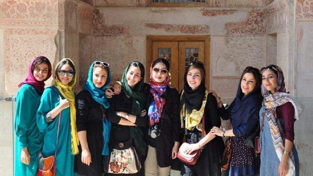 巴基斯坦人到中国旅游揭开面纱变美女回国后父母都认不出了