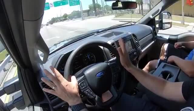 由于其坚固的引擎和底盘，F-250几