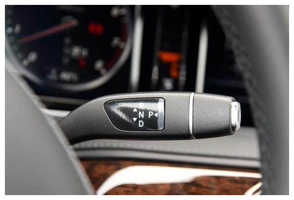 跑车都是拨片换挡吗 7056-kcpxnwv5352921.jpg