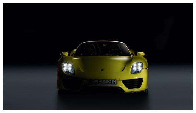 保时捷918 Spyder:首款搭载三驱动单元的超级跑车