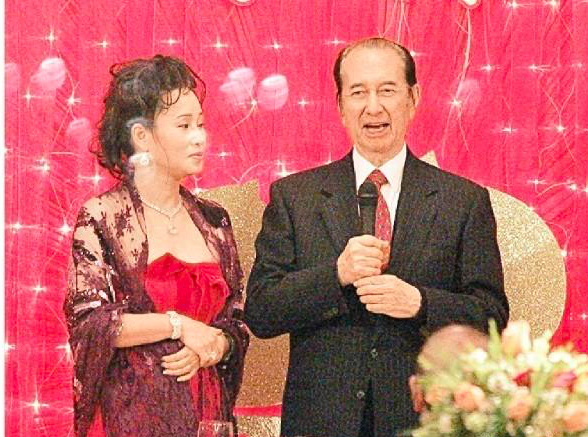 陈婉珍当和事佬,与梁安琪同框站c位,低头沉默也不跟蓝琼缨说话