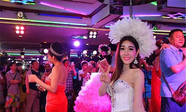 为何泰国人妖在表演前,都需要服用