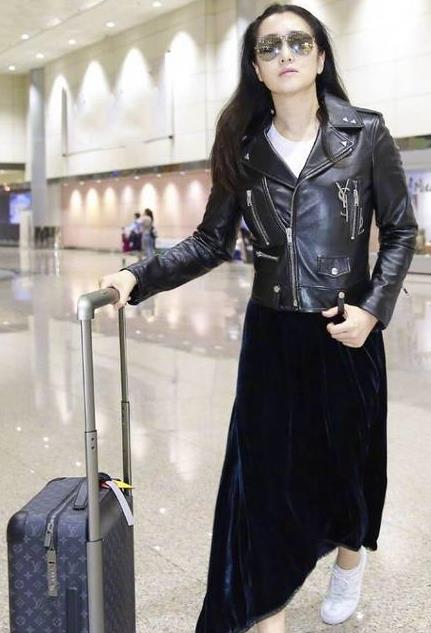 机车皮衣怎么搭配才好看 88d3-kavypmq9446068.jpg