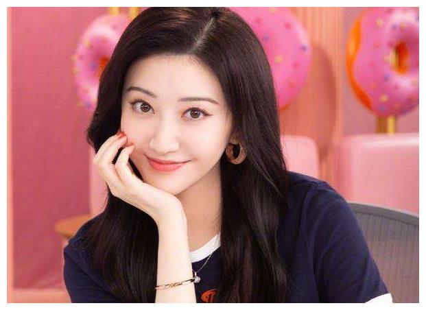 景甜:家世成谜传闻不止,从煤老板到万达小妈,她真有这么神秘吗