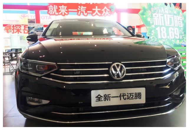 到店实拍2020款新迈腾,尾部双排带字母,档次比肩辉昂