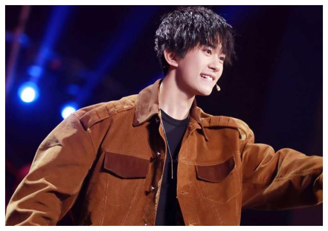 易烊千玺爸爸叫什么名 d6e0-kcysmrw8826913.jpg