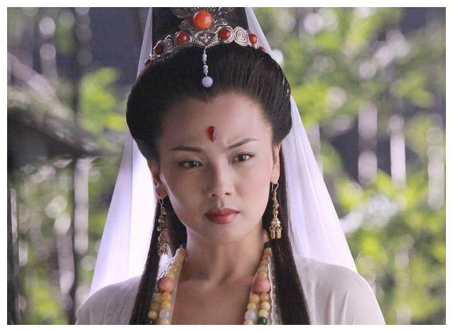 第五位观世音菩萨扮演者叫赵雅芝,出自于95版《妈祖拜观音》,她扮演的