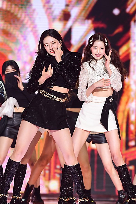 韩国女团ive出席2021sbs歌谣大典
