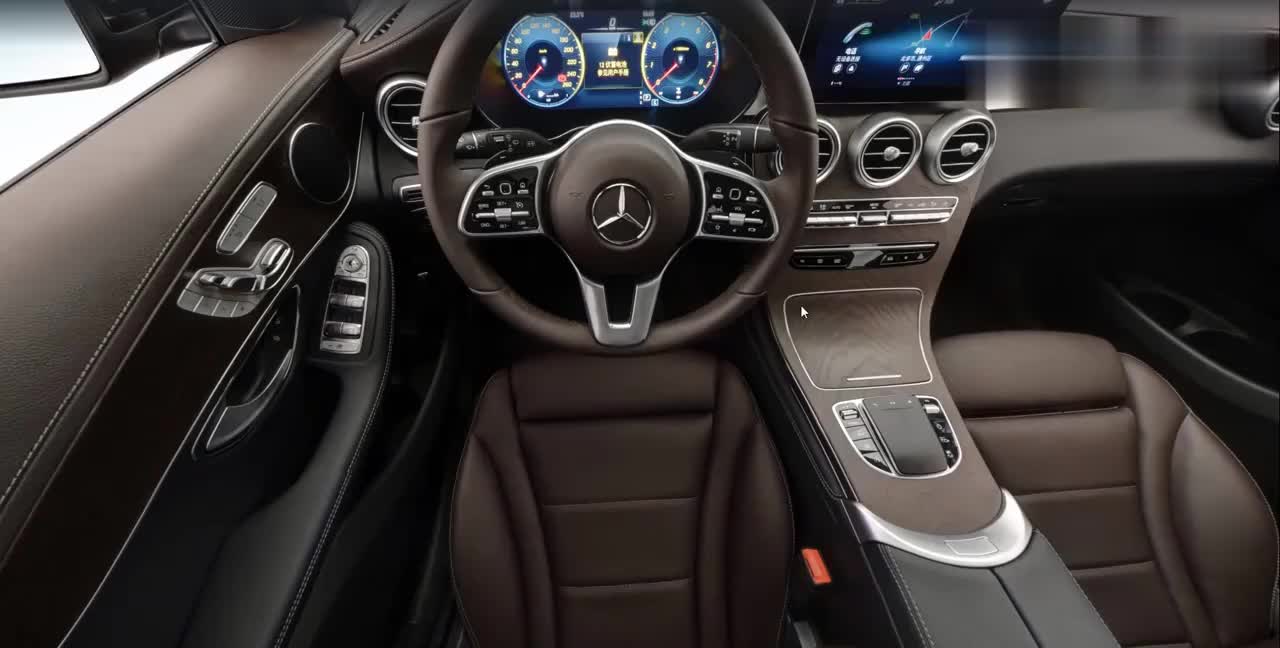 实拍2021款奔驰GLC260豪华型，看了内饰后，它和宝马X3你选哪款