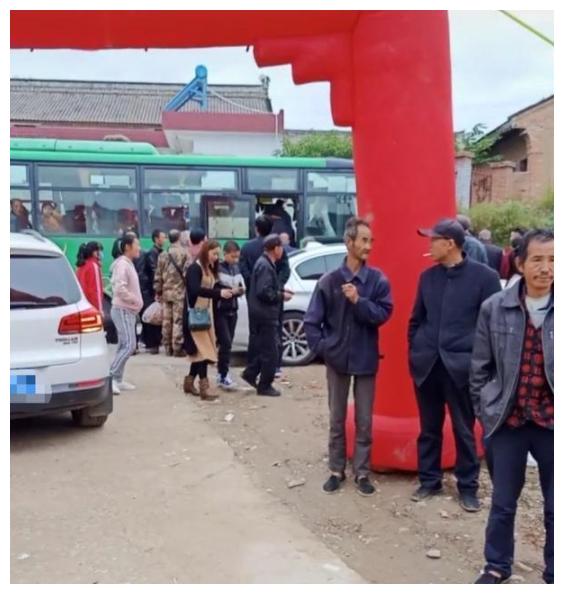 陕西结婚人口_陕西结婚花馍图片(2)