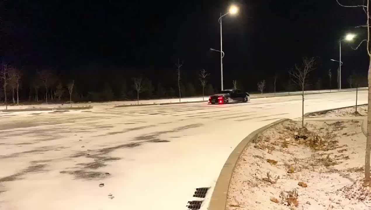 丰田锐志配上刀锋轮毂真像性能车！