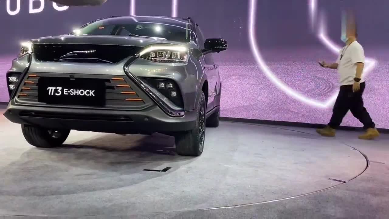 视频：云度π3E-Shock曜越版的外观造型设计怎么样？