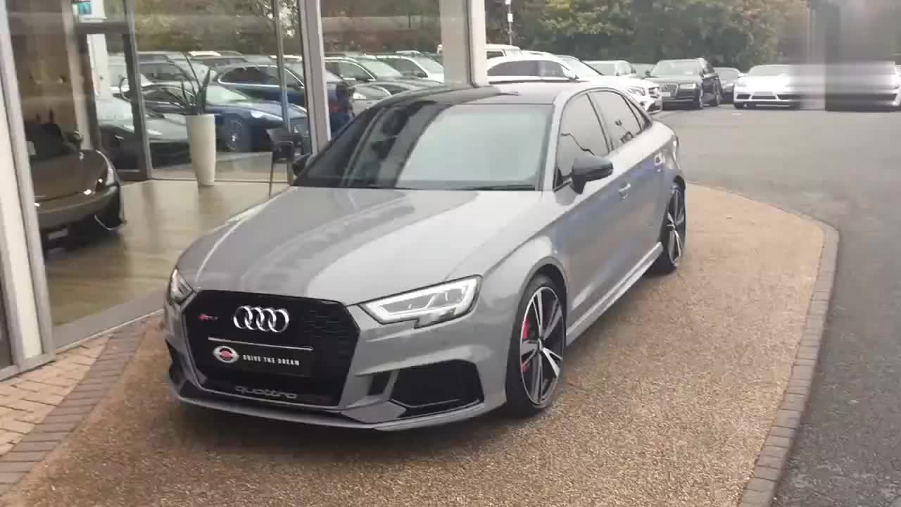 实拍2017款水泥灰，三厢奥迪RS3外观内饰