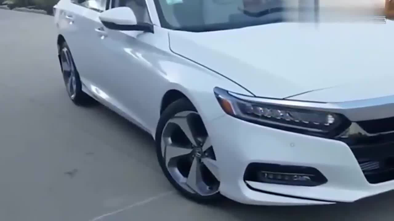 你还买凯美瑞吗，实拍本田雅阁外观，这颜值真不错