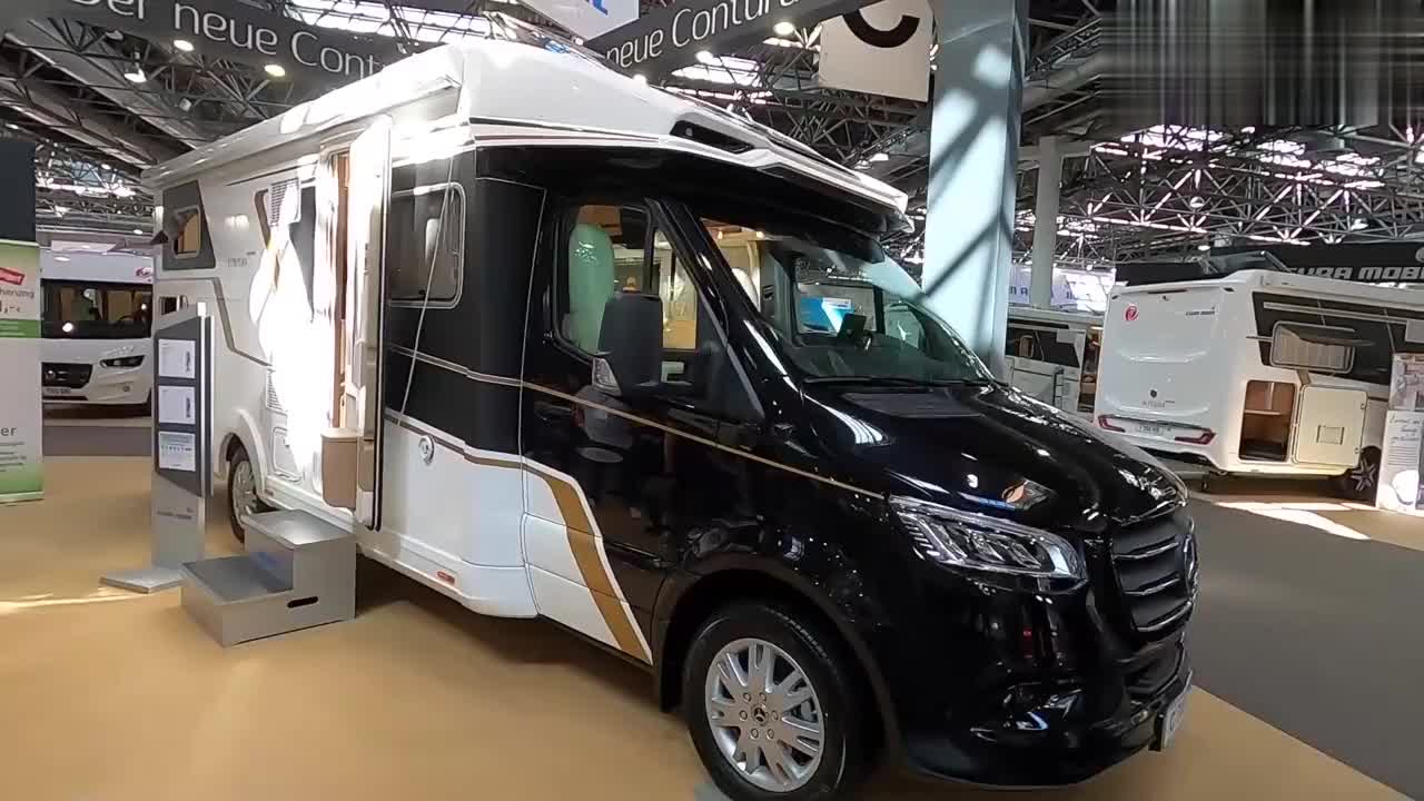 全新梅赛德斯斯普林特C766EF房车绕车和内饰介绍