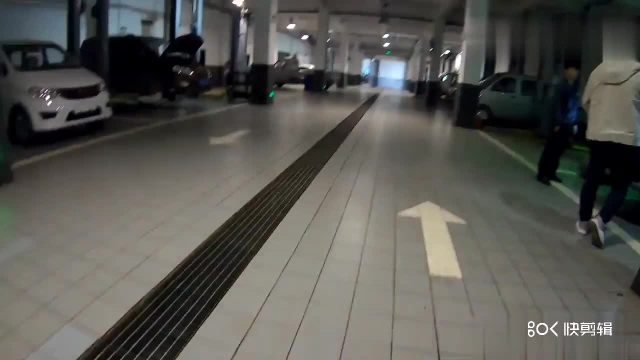 小韩座驾跑高速有问题，去4S店检查情况，保养总花费800多块