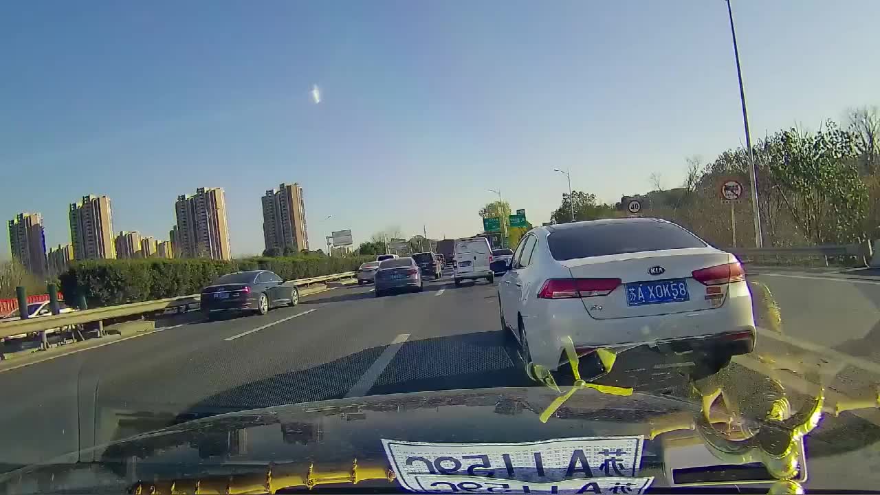 实拍：出租车司机不讨好是有原因的，你看看，这是不是欠收拾