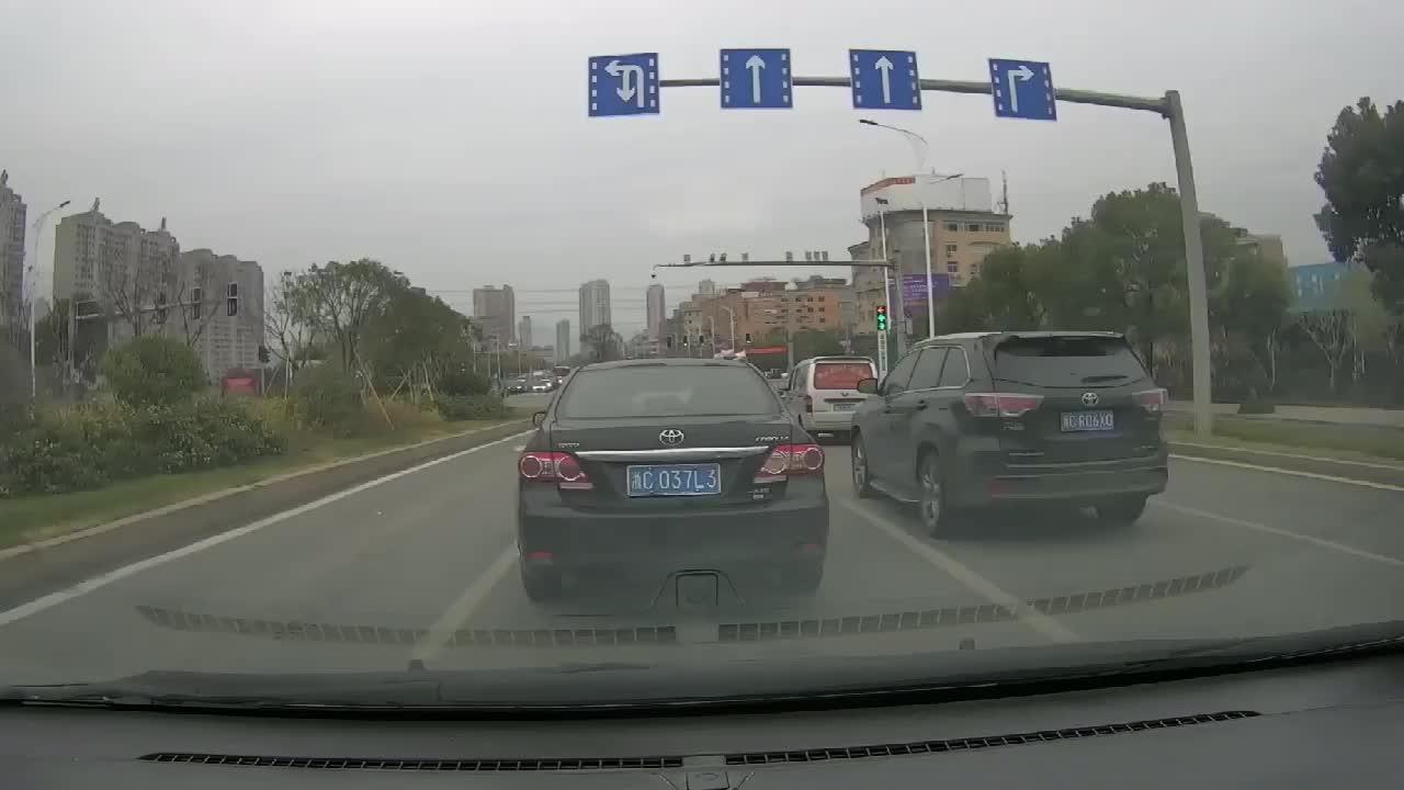 实拍：小思域被我收拾了，体验一次让速不让道，撞上也是他全责