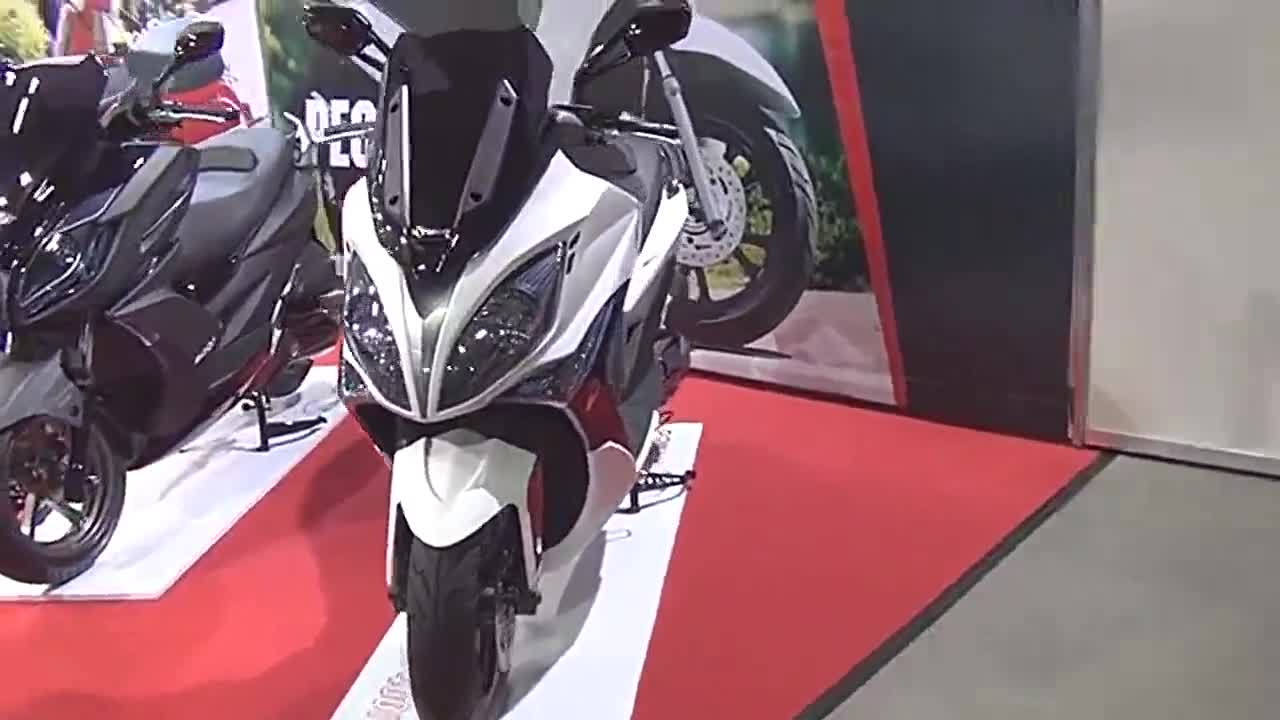 2021款光阳踏板车400i,光阳2021款150踏板车 车展实拍光阳踏板摩托车赛艇400i