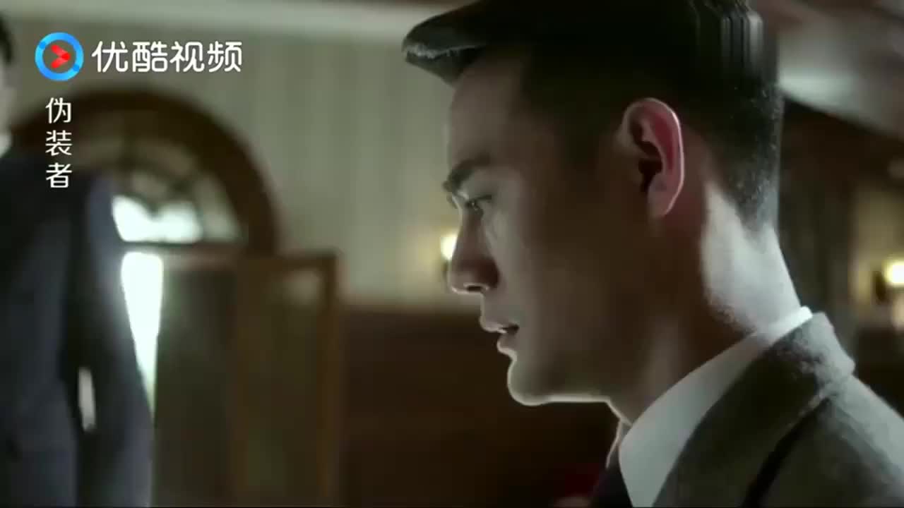 伪装者明楼第一次在家开口顶撞大姐明诚吓的跪地不起