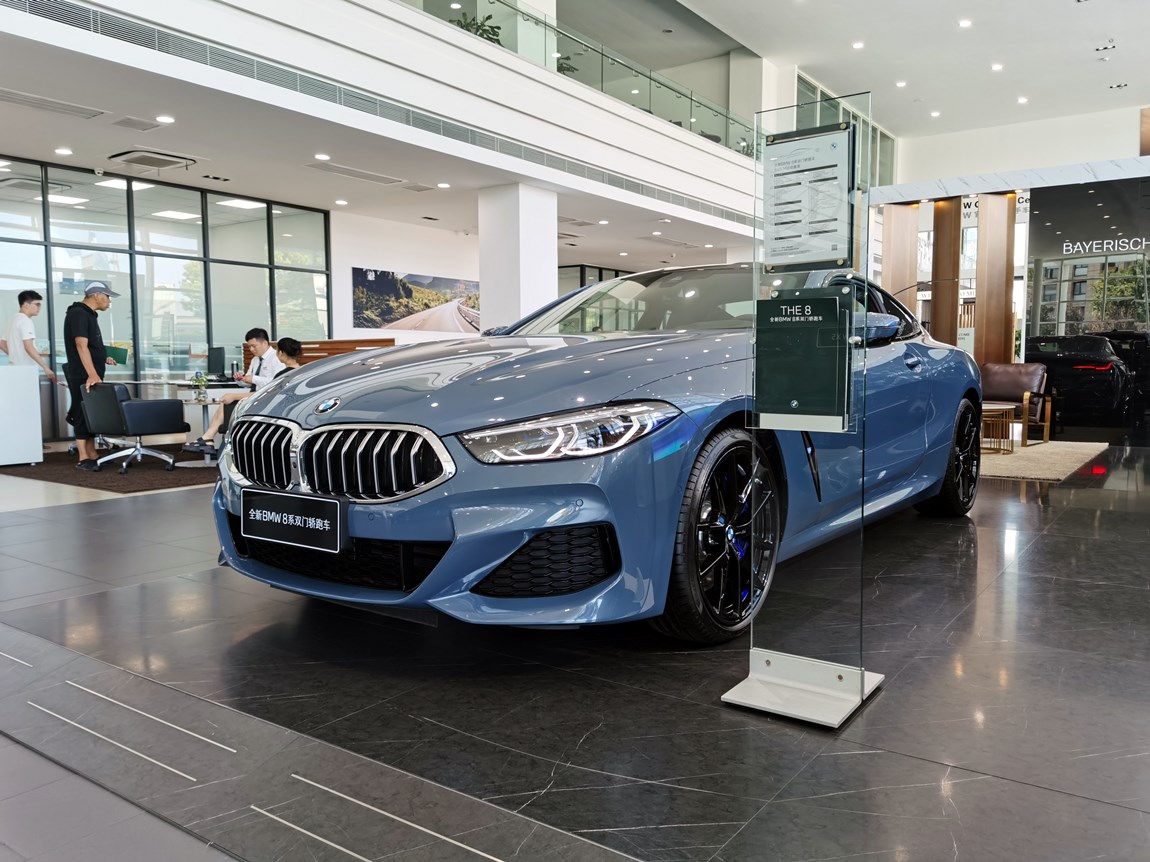 宝马 840i 双门轿跑车 巴塞罗那蓝蓝内