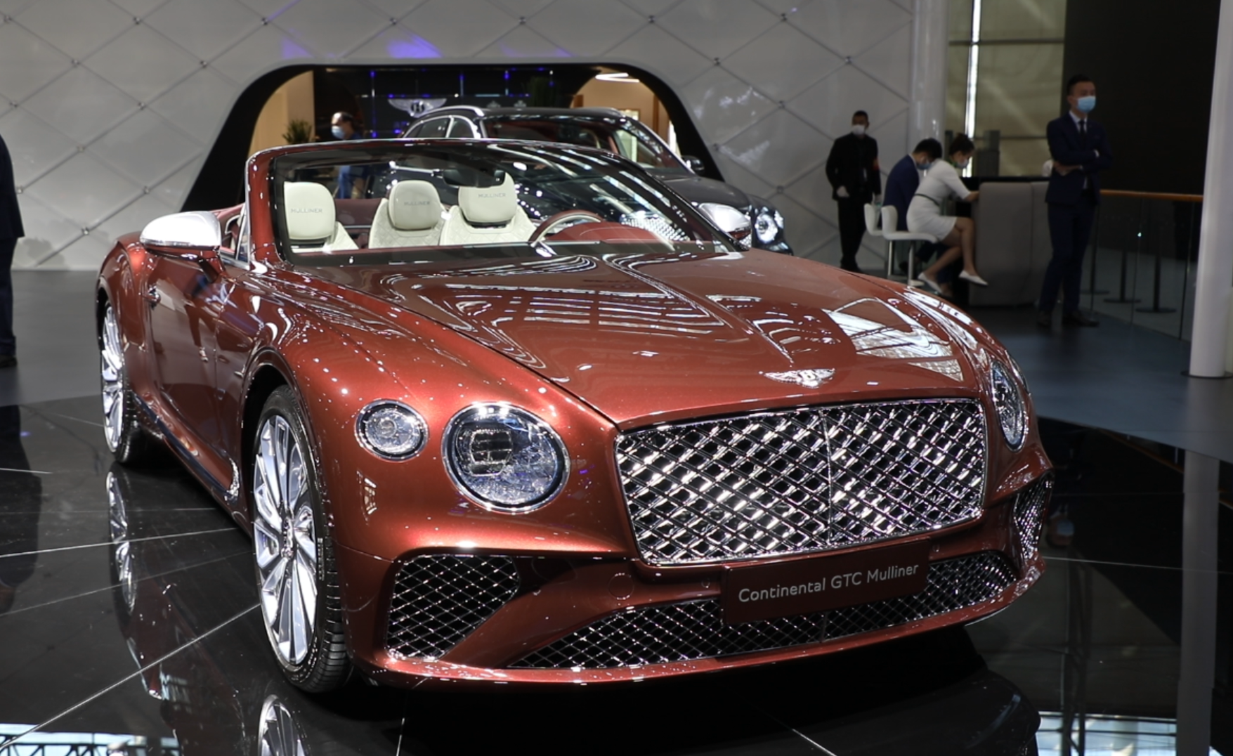 全新欧陆GT Mulliner敞篷版于广州车展上演中国首秀