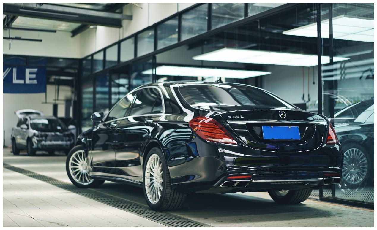 奔驰AMGs65,奔驰S600Guard 12缸的奔驰amg s65也离不开车衣 有了它才能战斗