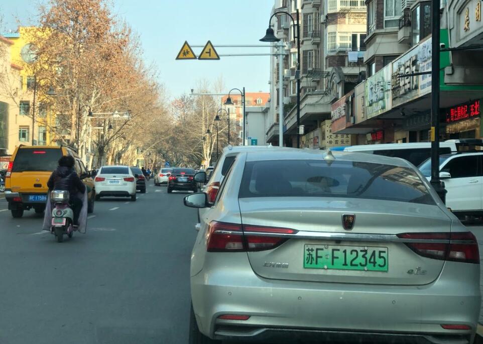 南通崇川区街头实拍车牌靓号