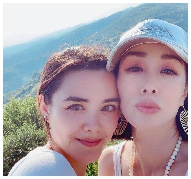 钟丽缇大女儿张敏钧参加选美比赛目前已进入八强