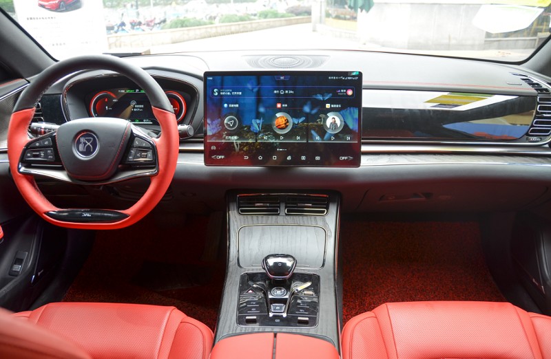 007探店：带“刀”入场 比亚迪汉EV静态实拍解析