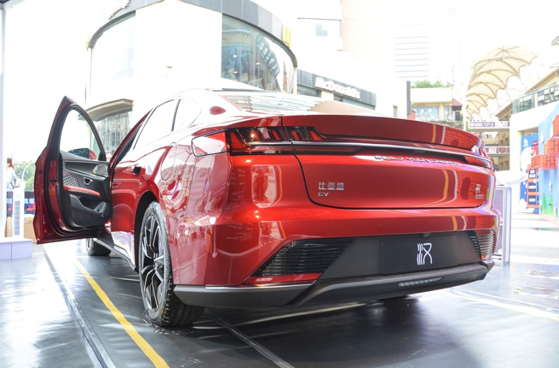 007探店：带“刀”入场 比亚迪汉EV静态实拍解析