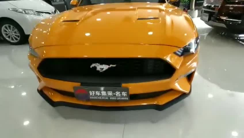 福特野马跑车：橙色实拍，外观炫酷！