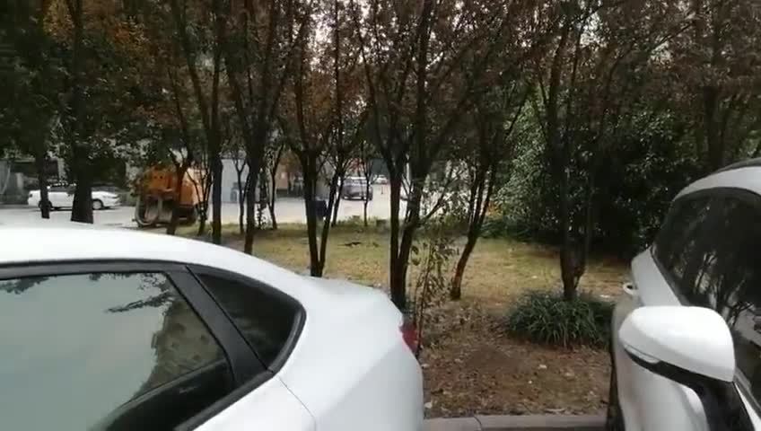 没有车库的坏处，几块钱的停车费省了，看看车成啥样了