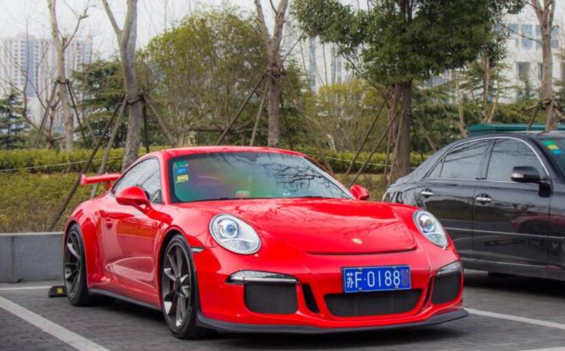南通崇川区实拍保时捷GT3跑车，超跑范儿十足！