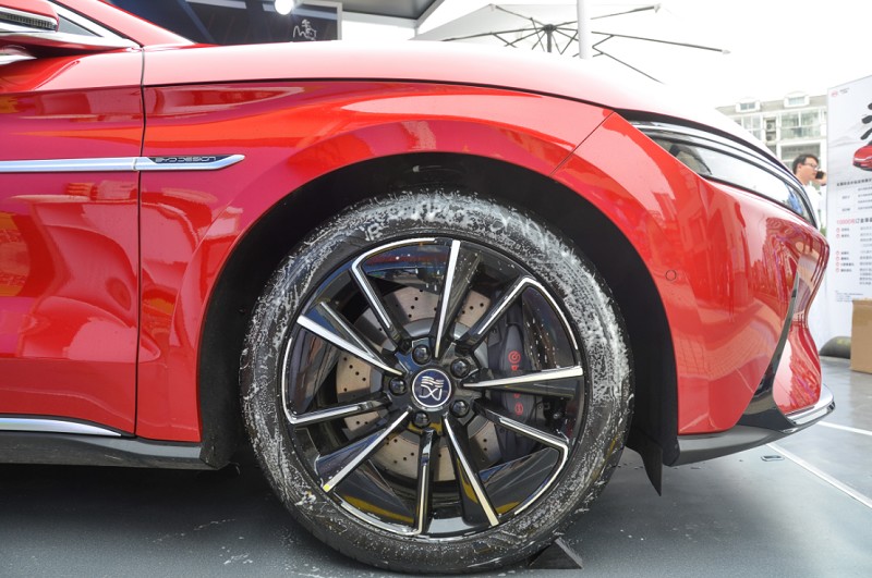 007探店：带“刀”入场 比亚迪汉EV静态实拍解析