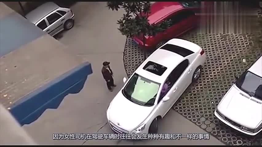 实拍小区奇葩女司机倒车,直接跟旁边的小树杠上了