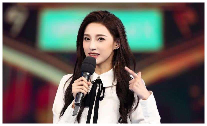 2011年马凡舒走秀泳裤滑落依旧不慌不乱事后直言谁爱看谁看