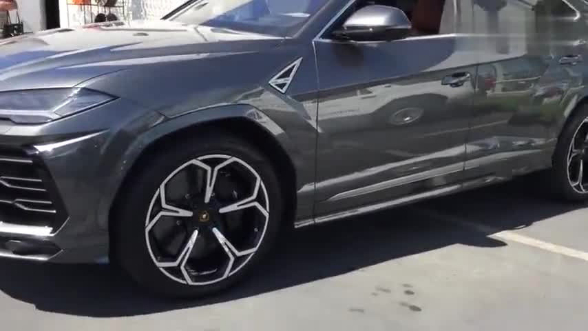 实拍兰博基尼SUV，除了漂亮不知道说什么！