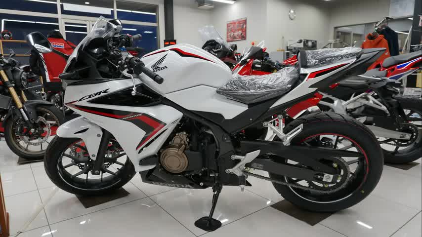 2020款本田CBR400R到店实拍，外形拉风，简直不要太喜欢！