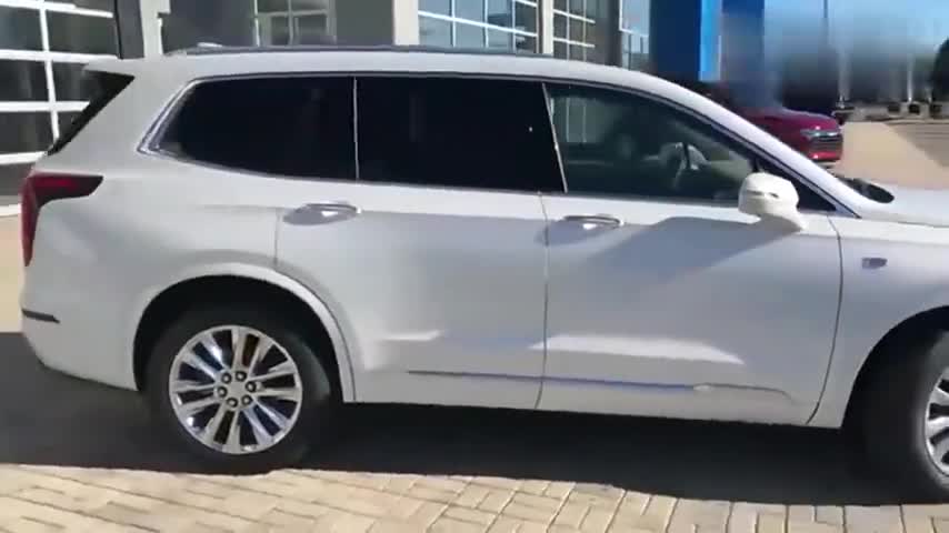 2020款凯迪拉克XT6到店实拍，打开车门看到内饰，我立刻心动了