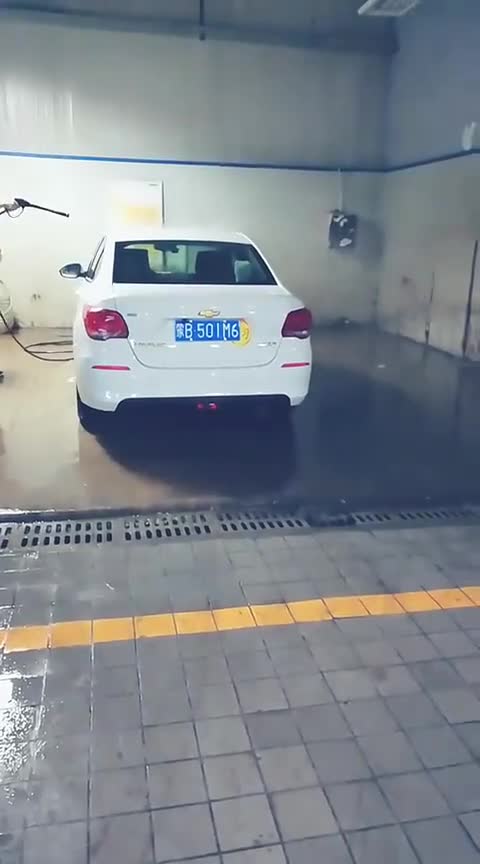 洗洗爱车清洁一下，养护车辆