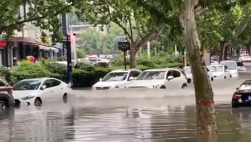 实拍：日系车好像涉水都挺牛啊！