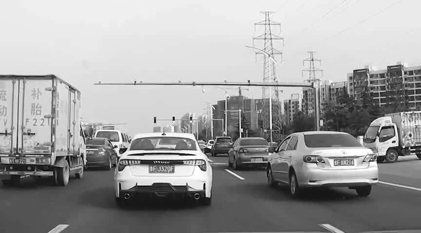 路遇一台国产小钢炮，领克03，听说能跑进6秒内！