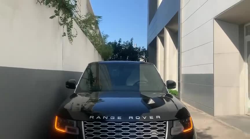 抢先实拍2020款路虎揽胜LWB