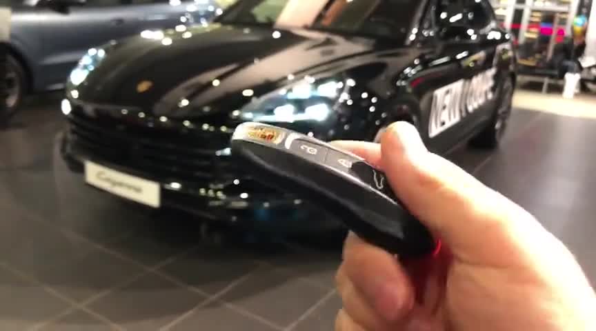 2020款保时捷卡宴到店，外观和内饰实拍