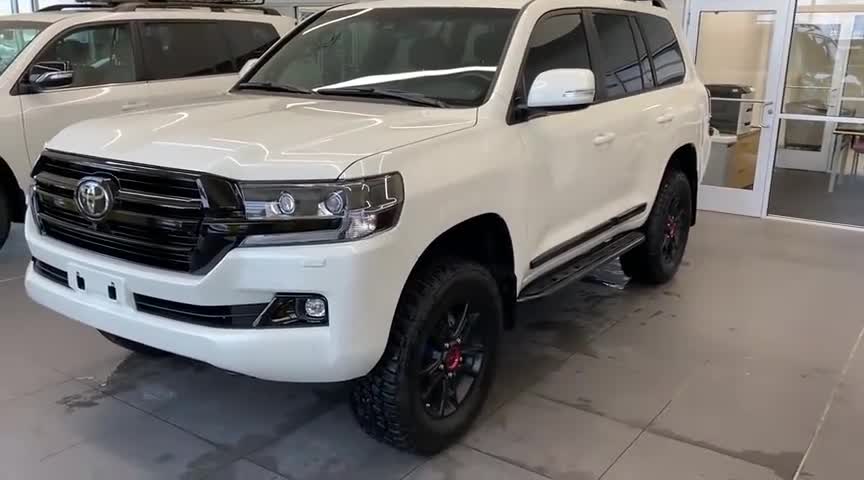 2020款丰田兰德酷路泽V8高清实拍