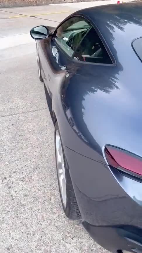 法拉利Roma全新车型，全车身的现代化设计，这还看啥兰博基尼！