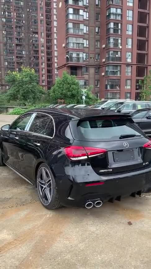 奔驰最小的性能车，AMGA45，这声浪太唬人了！