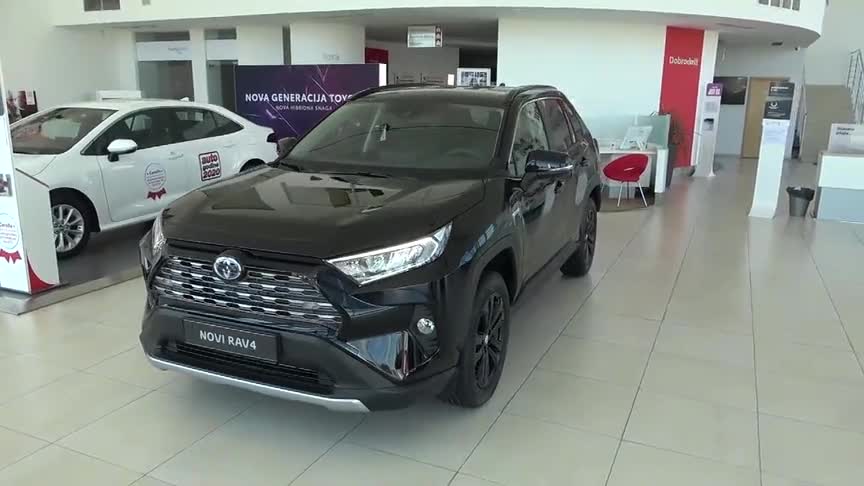 2021款丰田RAV4到店实拍，详细了解外观和内饰，还想啥日产奇骏